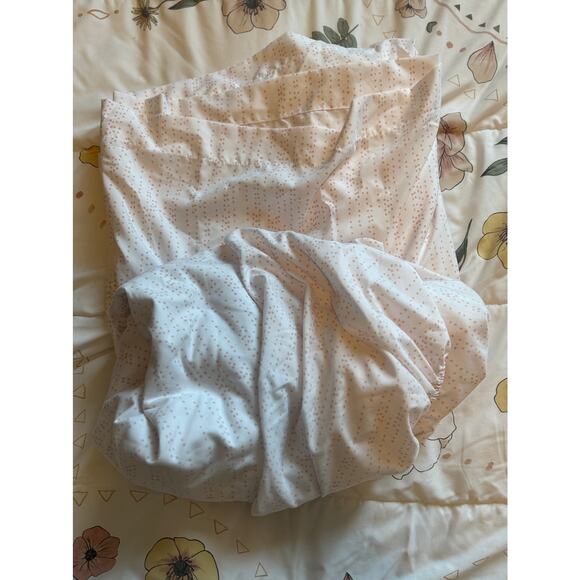 COMFORTER SET-FULL SIZE - KOHLS : FLAT/FITTED SHEETS; 4 PILLOWCASES; 2 SHAMS - Picture 4 of 6